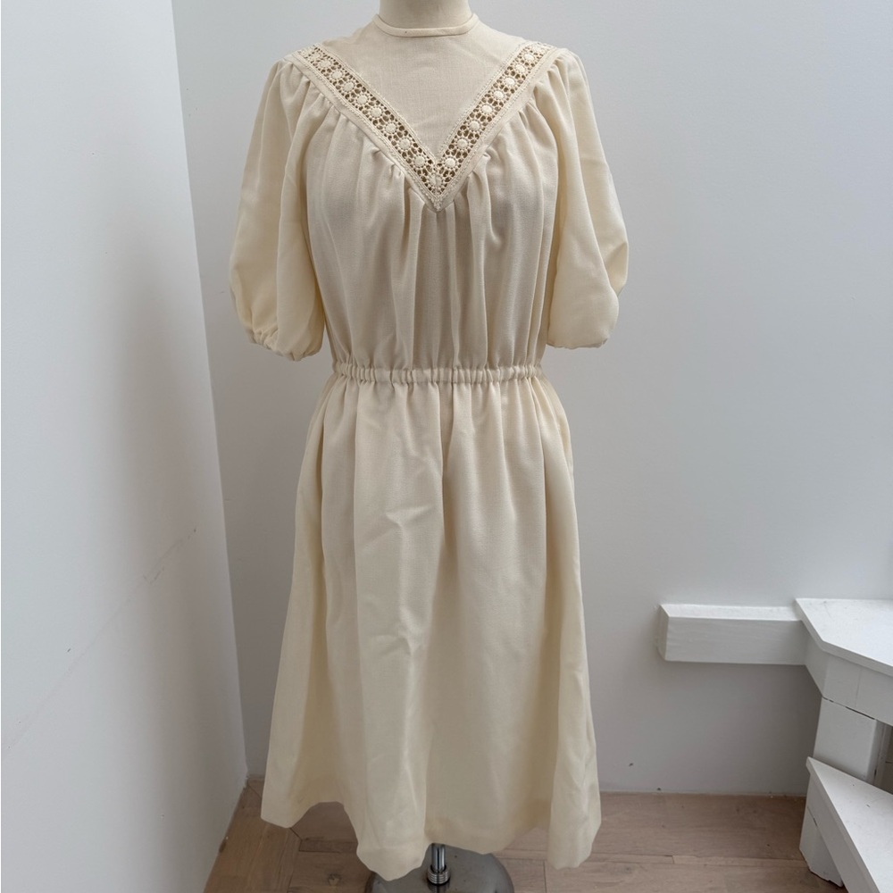 Elegant Vintage Cream Dress with Lace Detail